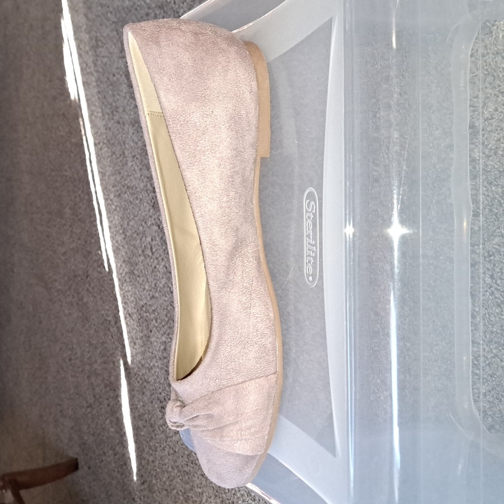 Size 7.5 light brown suede, flat shoes Ataiwee - Picture 6 of 7